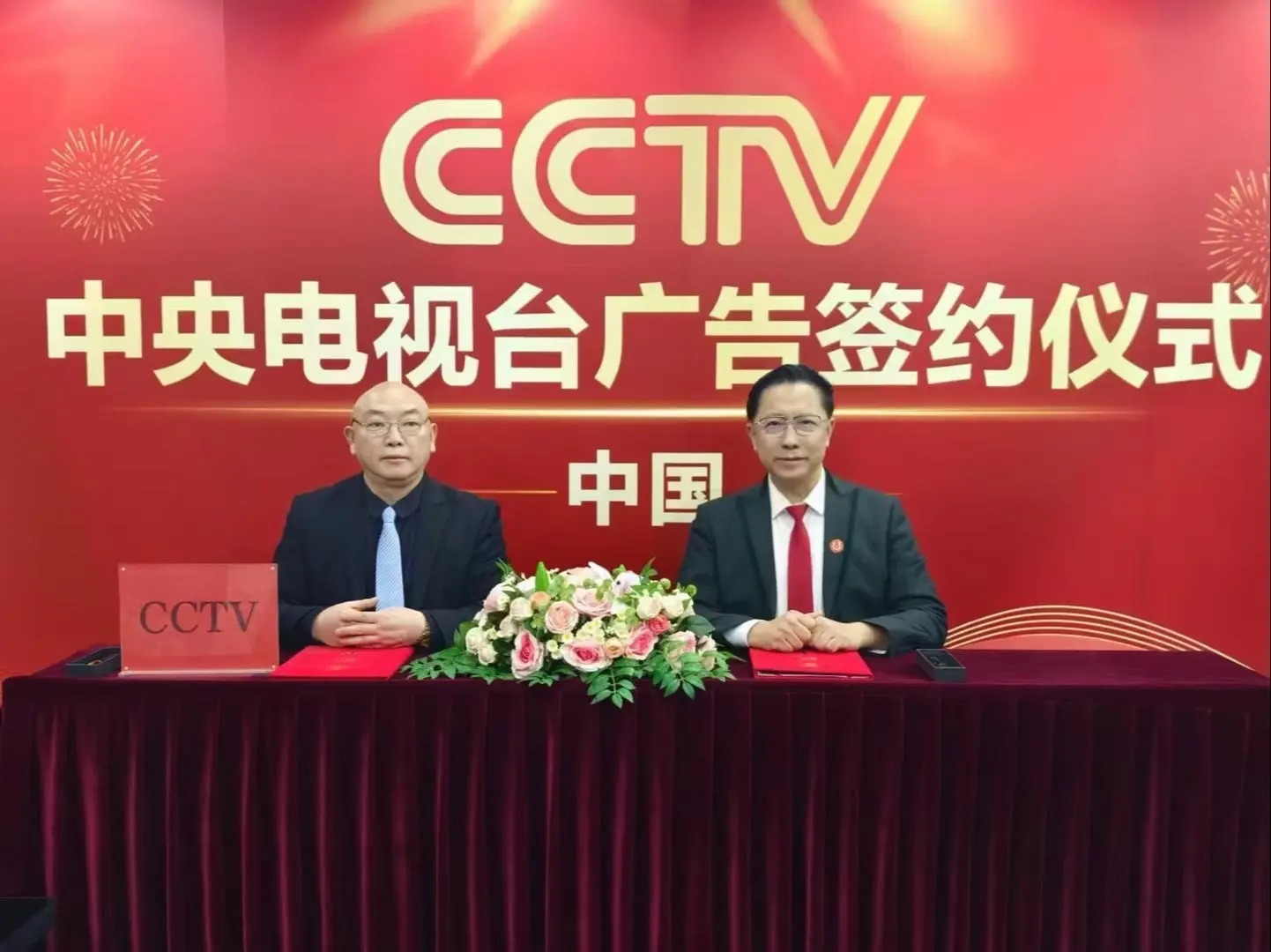 1792465331611907.jpg 李阳合照2.jpg