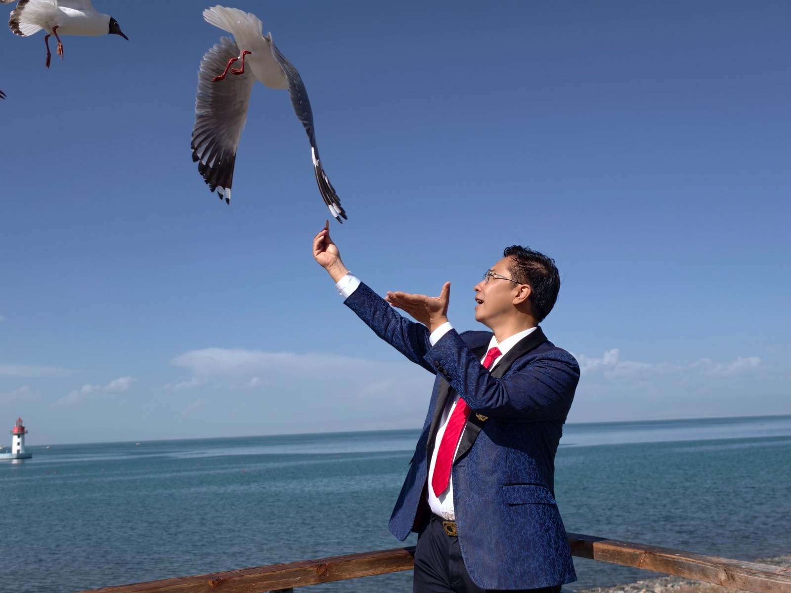 李阳老师在青海湖宣传疯狂英语