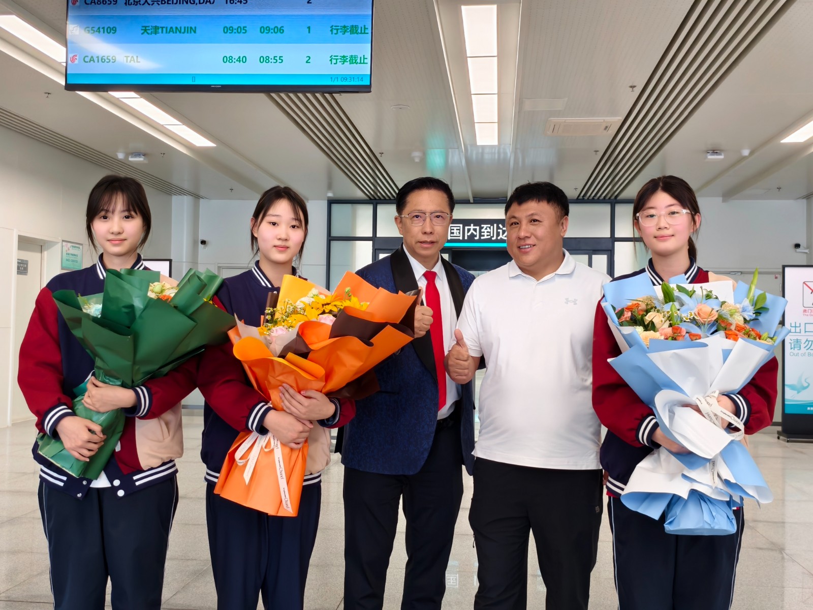 实拍瞬间｜6 月 11 日，李阳老师抵达齐齐哈尔高铁站，即将前往齐齐哈尔桃李中学开展交流分享活动，期待名师入校赋能学子！