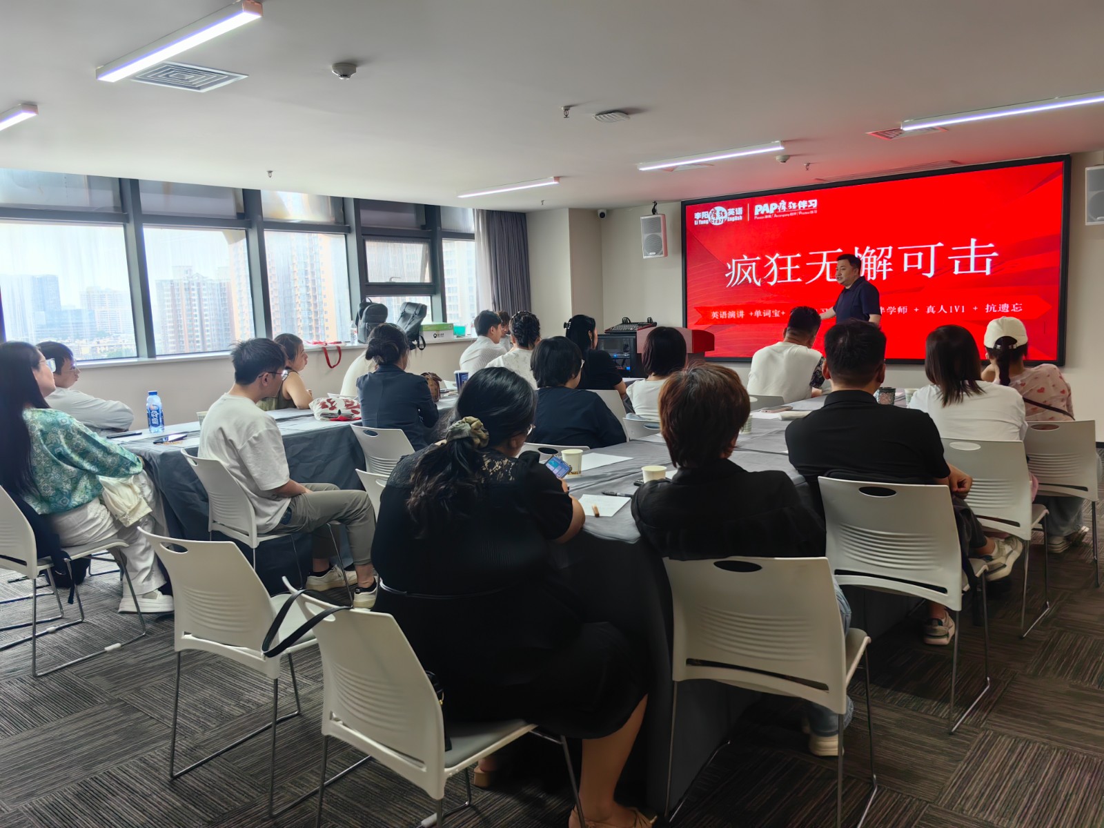 疯狂科技 AI 自习室项目负责人郭佑维 6 月 23 日抵达西安，下沉一线面对面赋能本地代理商。