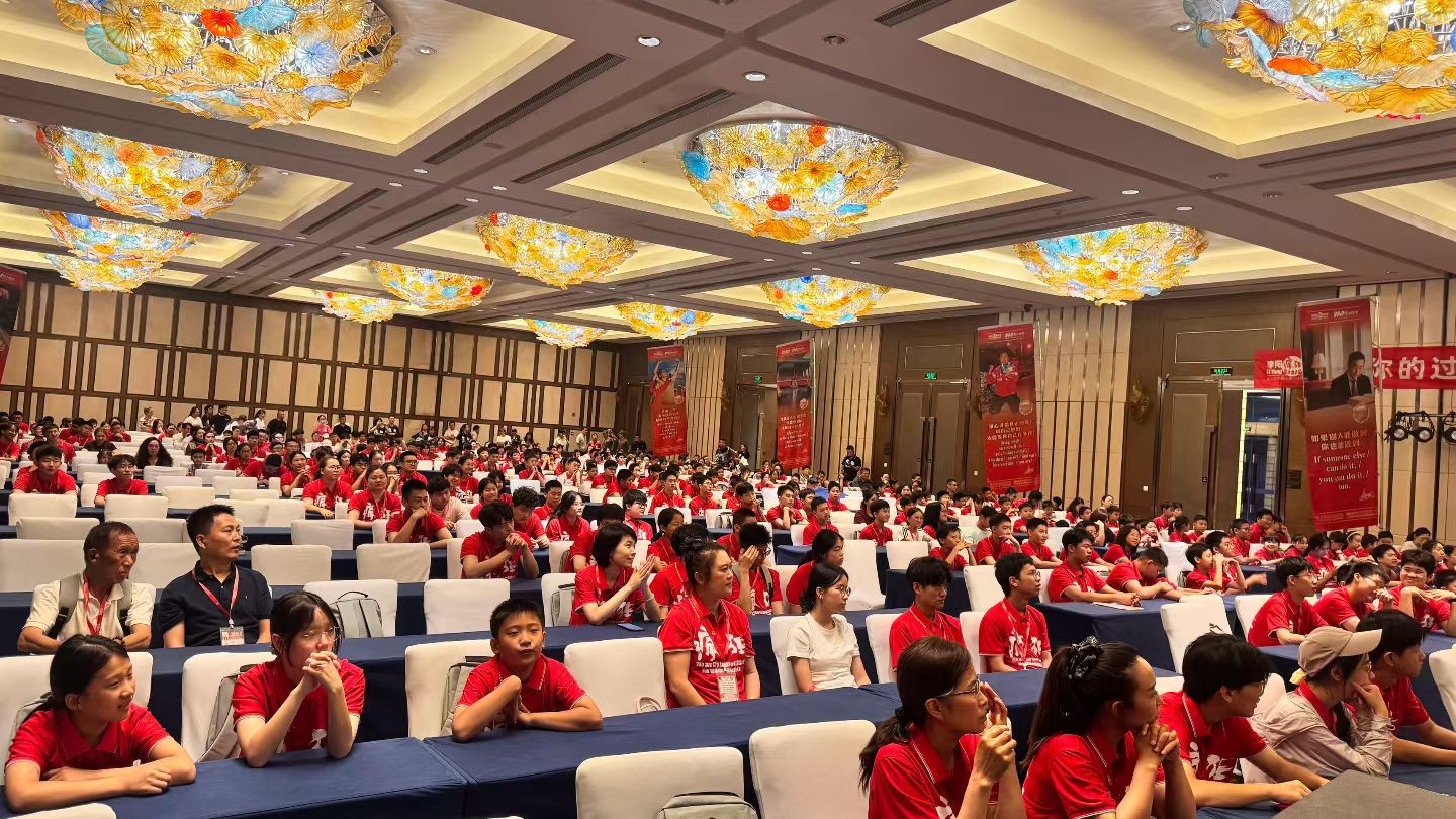 台风挡不住的热情&mdash;&mdash;李阳疯狂英语上海首届双语演讲国际夏令营盛大开营